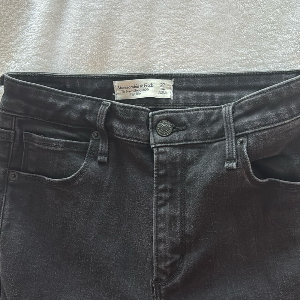 Abercrombie & Fitch Super Skinny Ankle high rise - Black (size 4/27)